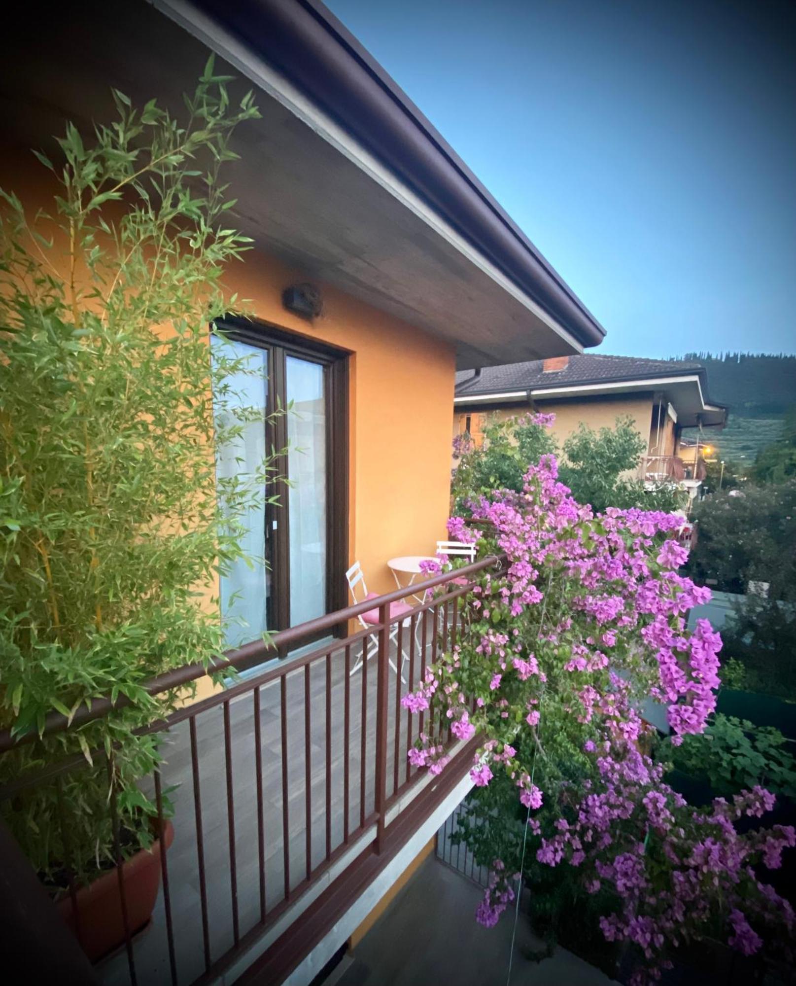 Welcome Traveller Divine Cecile Garda  Exterior photo