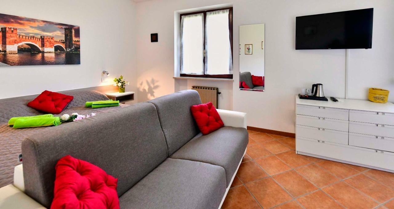 Welcome Traveller Divine Cecile Garda  Exterior photo