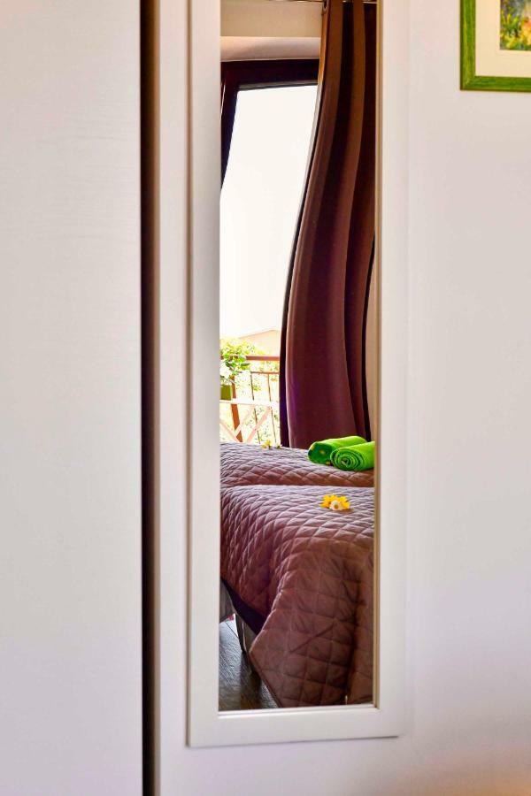 Welcome Traveller Divine Cecile Garda  Exterior photo