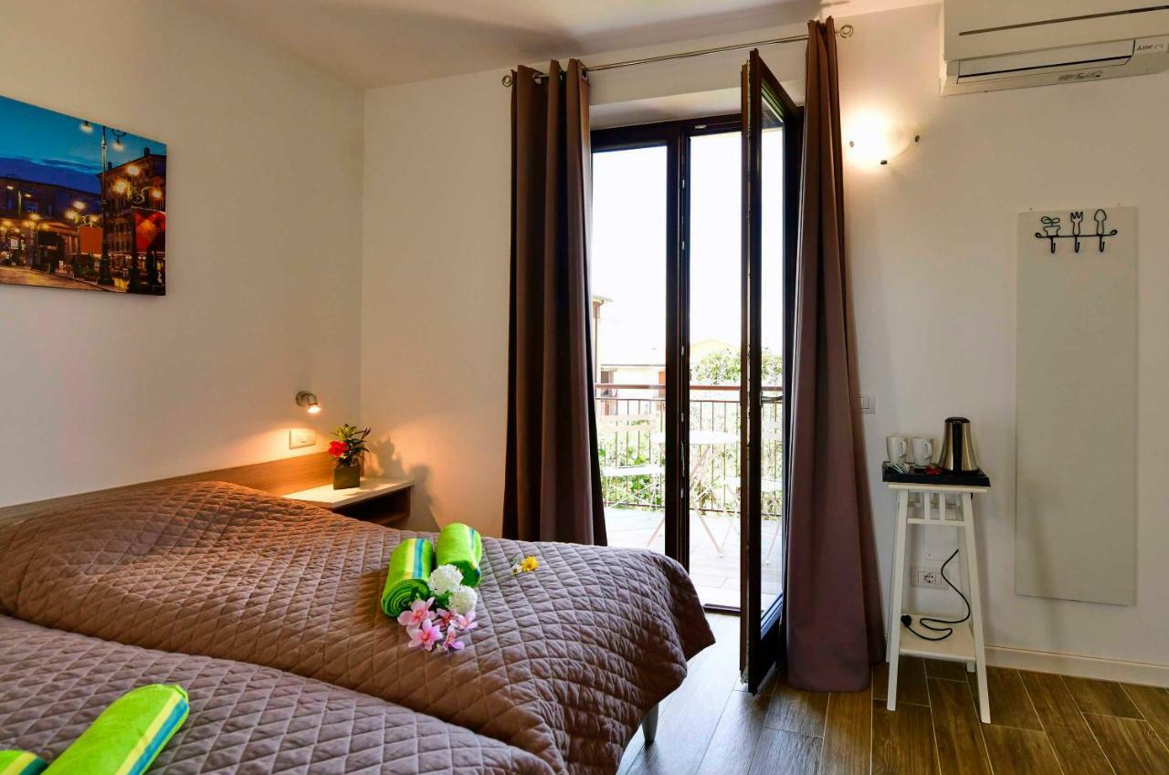 Welcome Traveller Divine Cecile Garda  Exterior photo