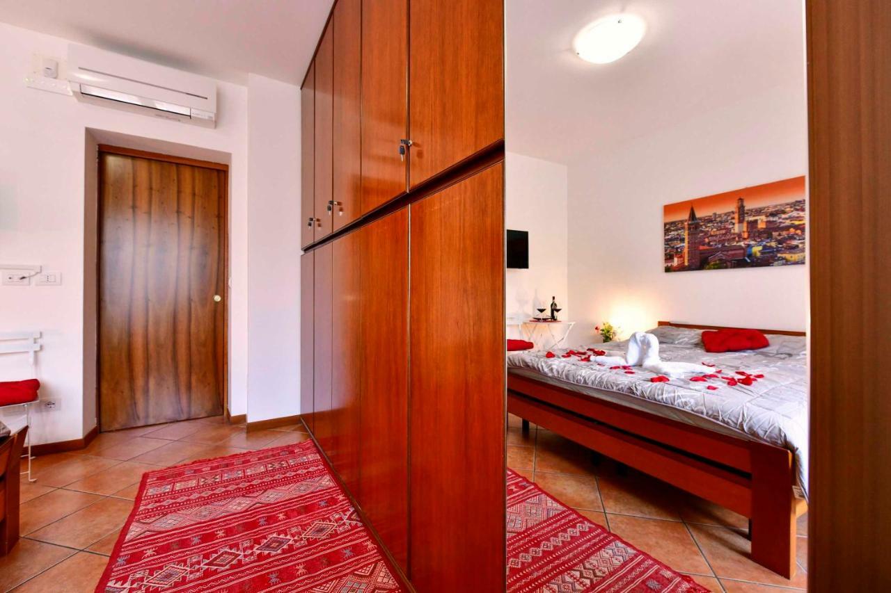 Welcome Traveller Divine Cecile Garda  Exterior photo