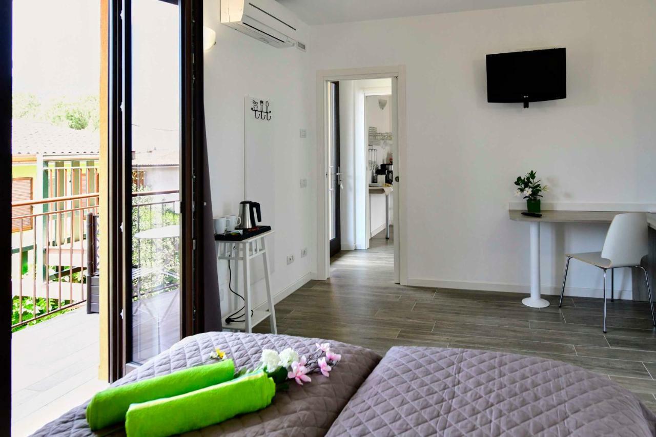 Welcome Traveller Divine Cecile Garda  Exterior photo