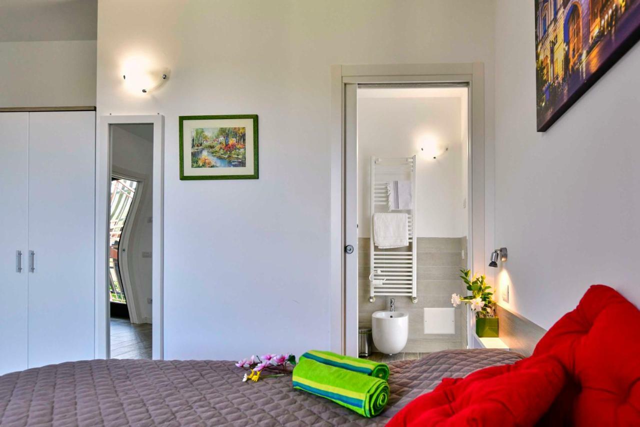 Welcome Traveller Divine Cecile Garda  Exterior photo